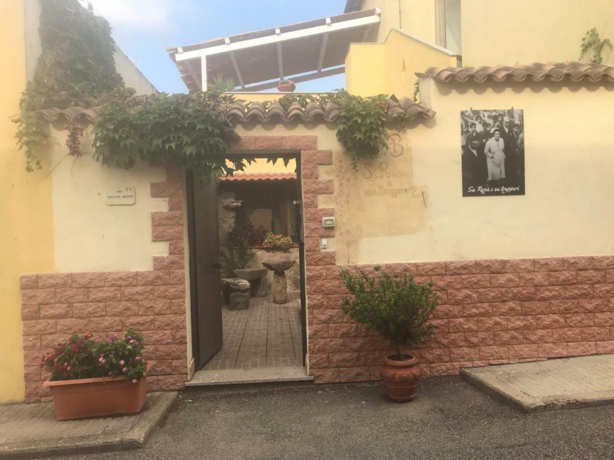 Sa Rosa E Su Trapperi Bed and Breakfast Oschiri Εξωτερικό φωτογραφία